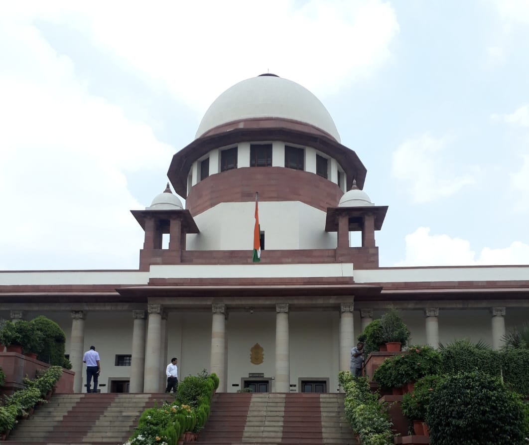 सुप्रीम कोर्टने UGC-च्या 2026 चे नवीन समता/इक्विटी नियम तात्पुरते थांबवले — दुरुपयोग होण्याची शक्यता.